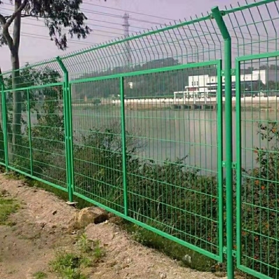 2mm Anti Climb Chain Link Fence OEM Niskowęglowe żelazne ogrodzenie z siatki drucianej